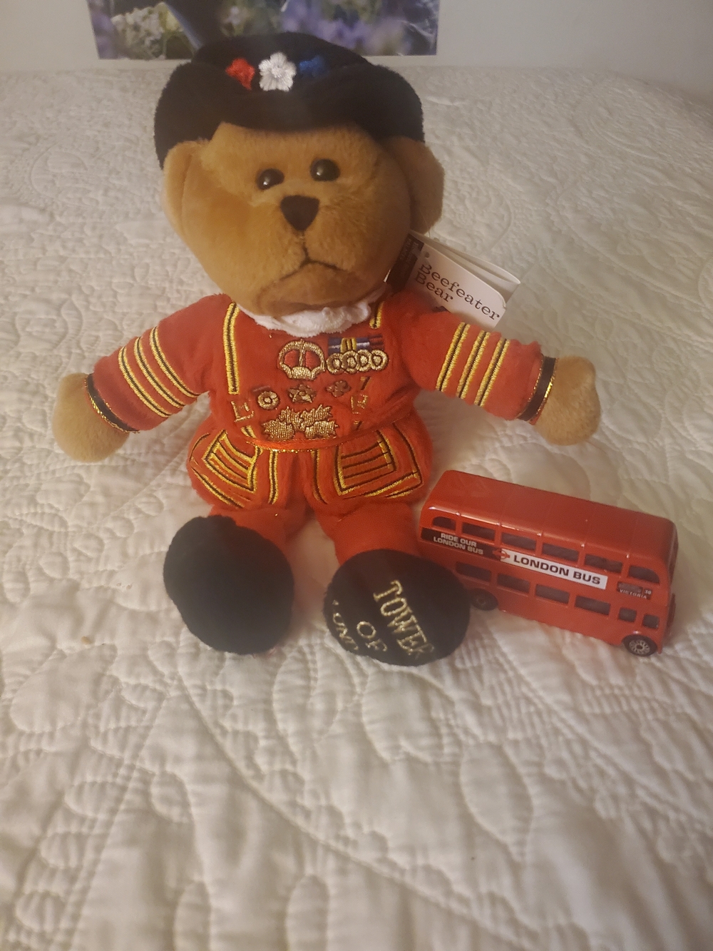 Bneefeater Bear in Red Uniform Plush Toy With London Diecast Bus